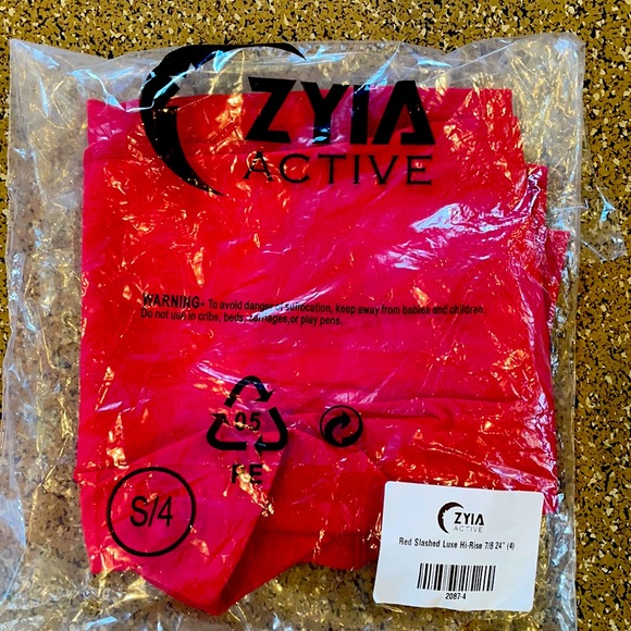 SOLD. NWT! Zyia Slashed Red Leggings - Picture 6 of 6